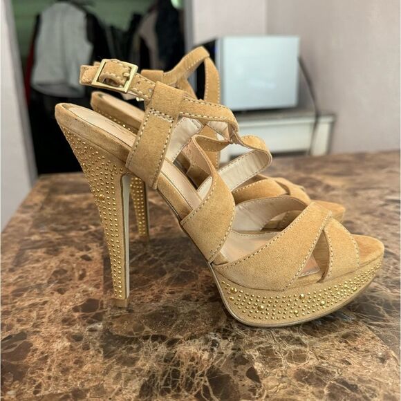 Scene Zarita Sandals Size 7 Tan Soft Suede Studded High Heel​ - Picture 12 of 13